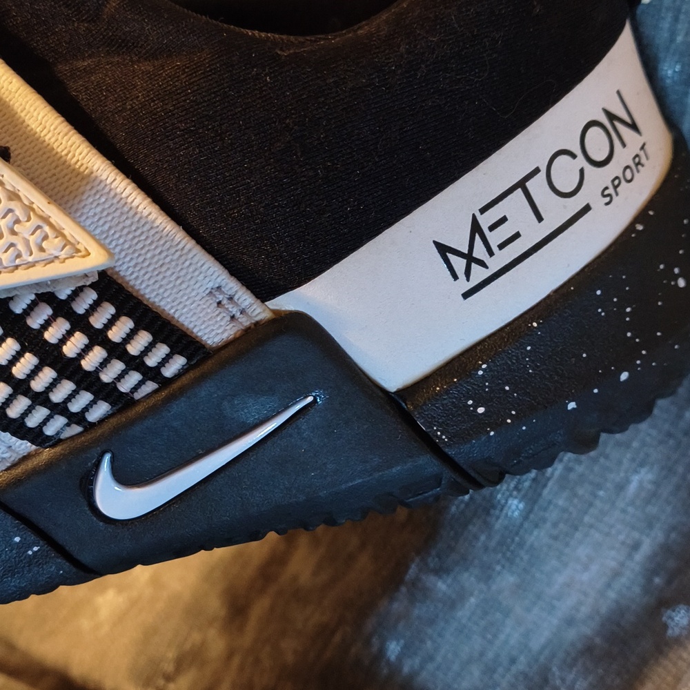 Black And White Best Gym Shoes You'll See Tonight NIKE METCON - Picture 2 of 8